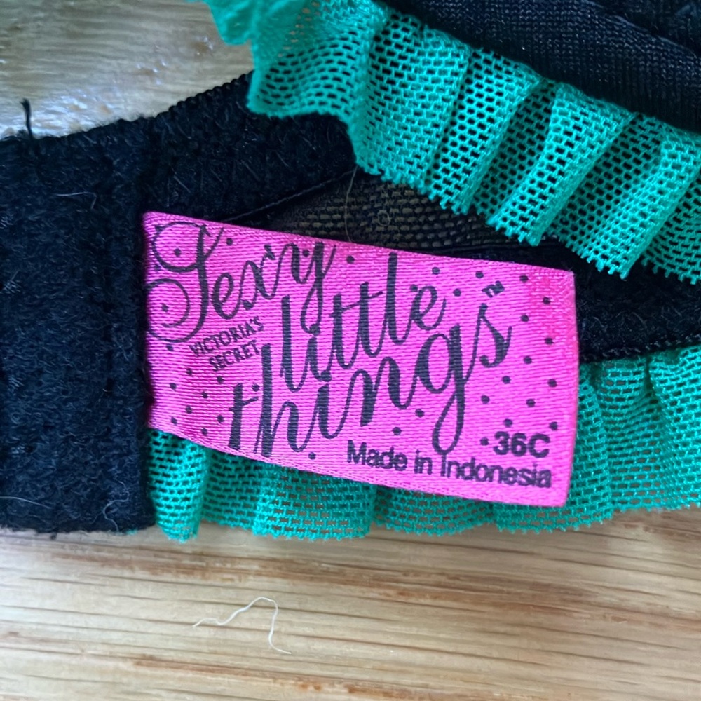 Victoria's Secret Black and Teal Lace Balconette Bra - Picture 2 of 5